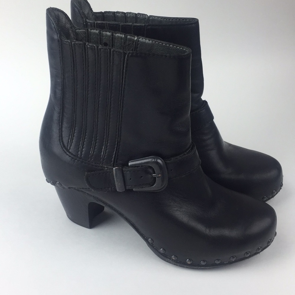 Dansko Mid black leather clog boots w/ buckle